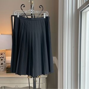 Eddie Bauer Skirt Women’s 10 Black Pleats Stretch Academia Minimalist Preppy